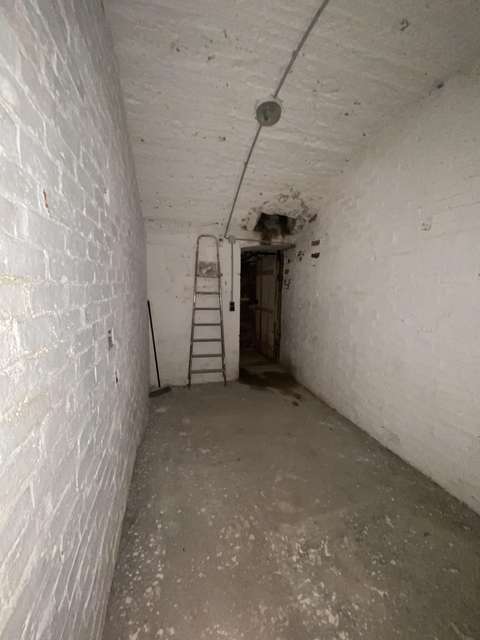 Location cave 10m carre 75008 Miromesnil