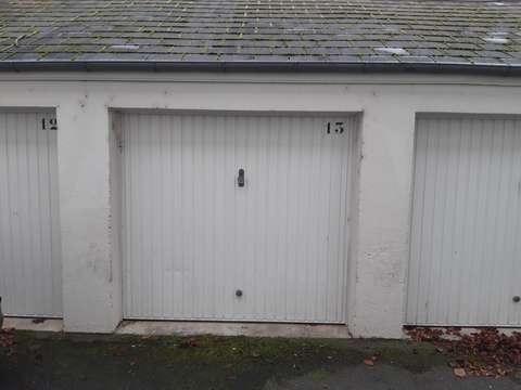 Garage/ garde meuble a louer
