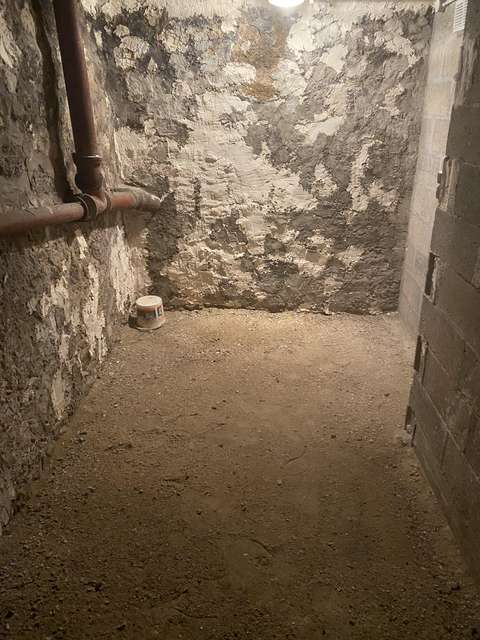 Cave saine et sécurisée avec électricité (8m²/18m³) Ⓜ