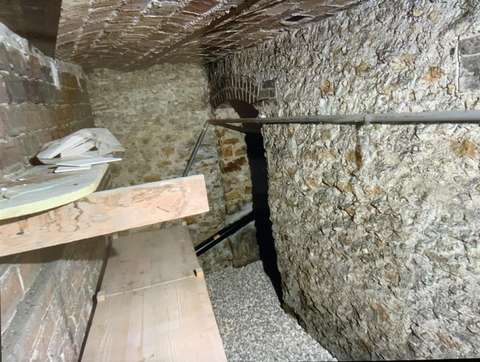 Cave saine au cœur du 7e arrondissement sol