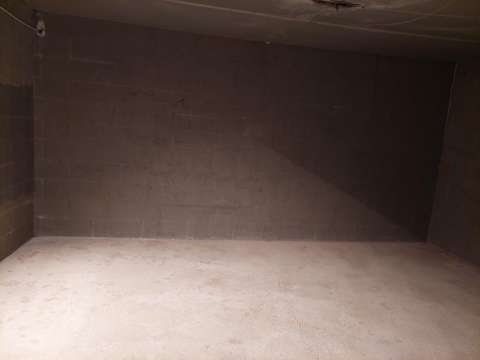 Local 11m x 6m dans batiment agricole sécurisé