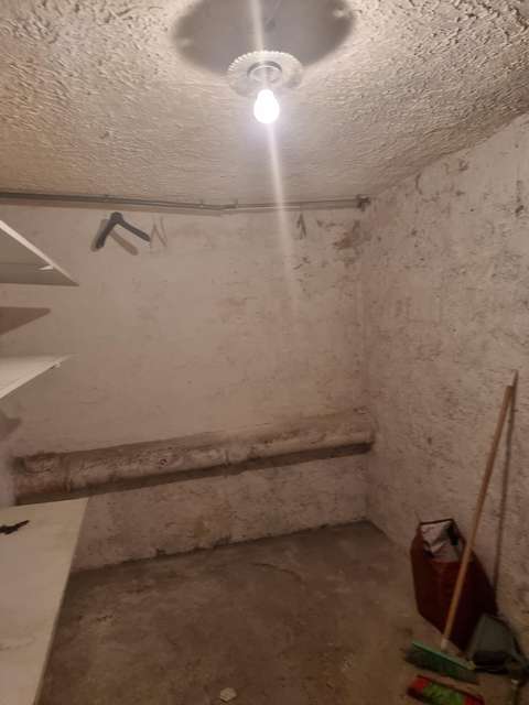 Cave de 12 m² - PARIS - métro