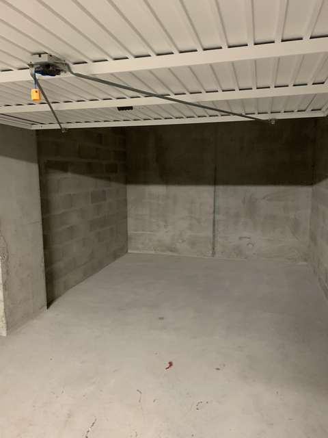 Garage fermé / parking / Orléans