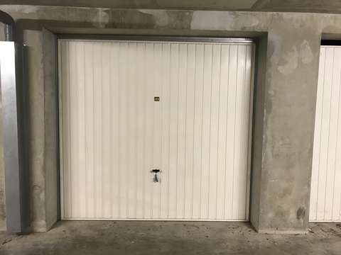 Garage fermé pour stationnement