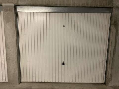 Garage fermé pour stationnement