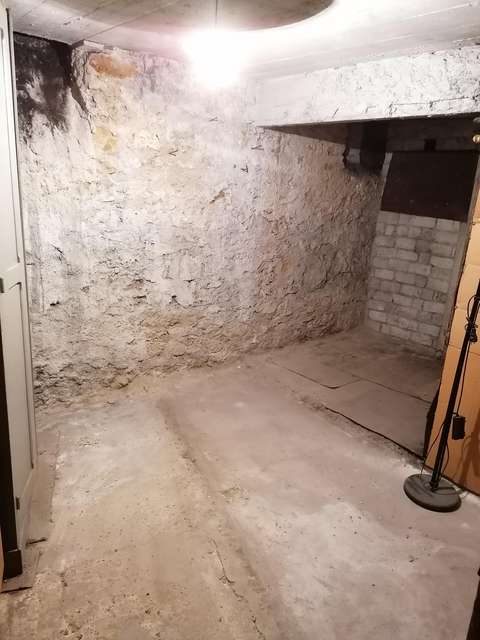 Location cave 10m2
