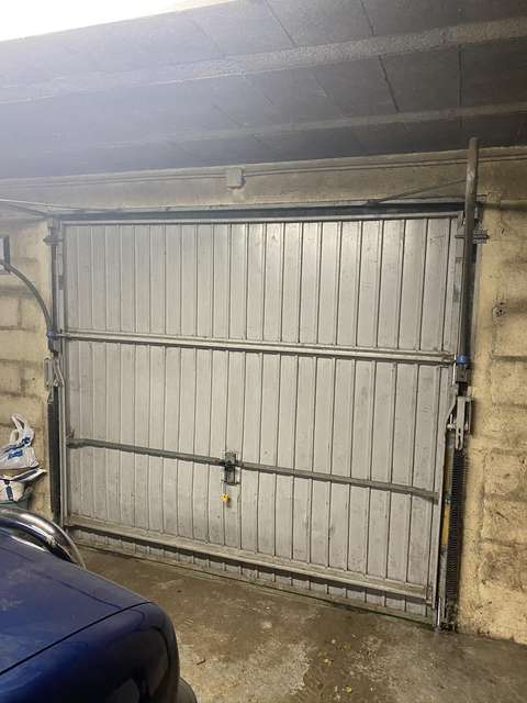 Garage 40m2 avec porte de garage pour accès