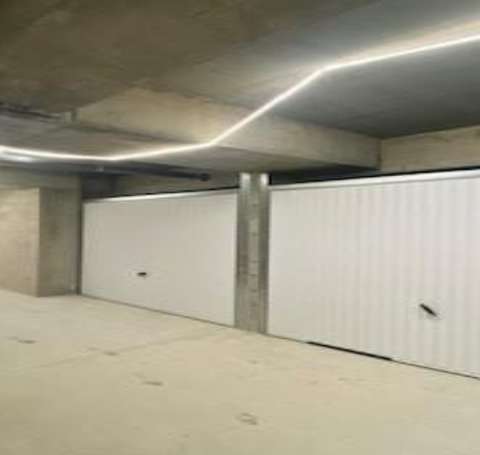 Box pour parking - neuf et sécurisé -