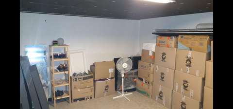 Garage ou box de stockage en rez de
