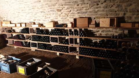 Cave voûtée enterrée de 50m² à Épinac