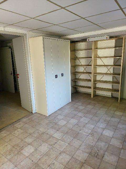 Local de 4 pièces en rez de chaussée