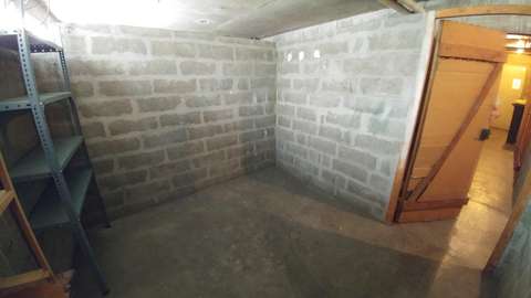 Cave au rez-de-chaussé 8m²