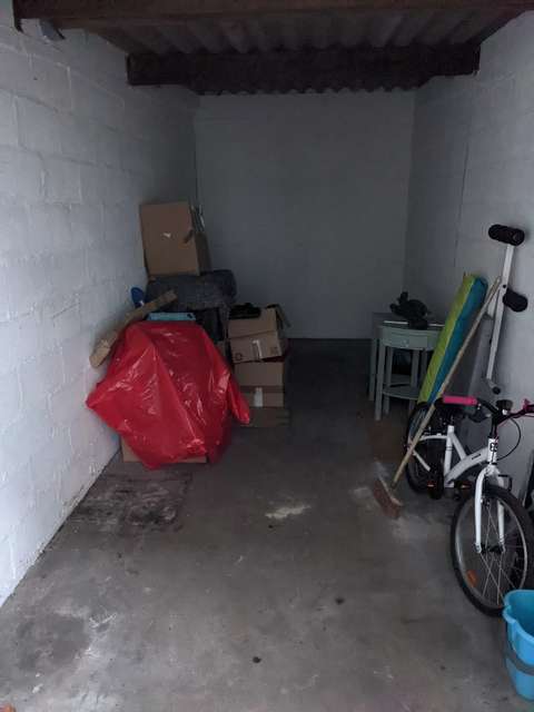 Box de stockage - 10 m² (Montreuil, limite
