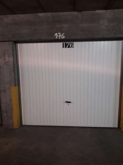 GARAGE ULTRA SECURISE A L INTERIEUR D UNE