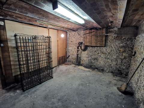 Cave 14 m2 immeuble Haussmannien - sécurisé