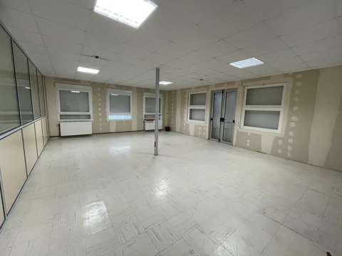 ESPACE STOCKAGE SÉCURISE AVEC ISOLATION ACCÈS 24/24 et