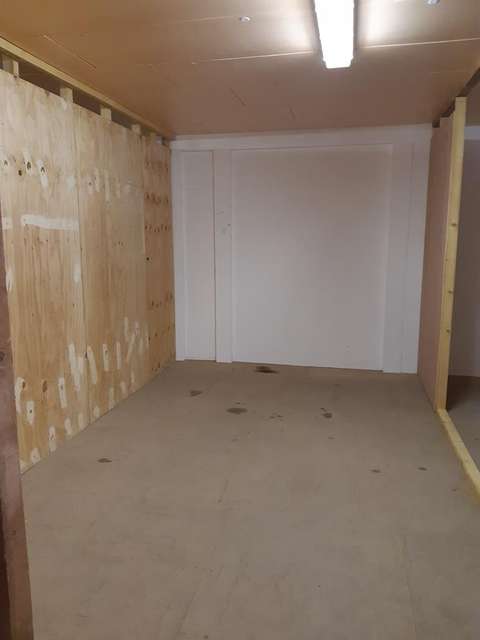 Location box de stockage 22m2/60m3 dans hangar fermé