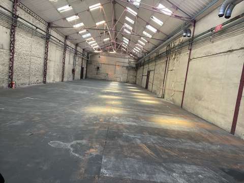 Espace individuel à louer dans un hangar