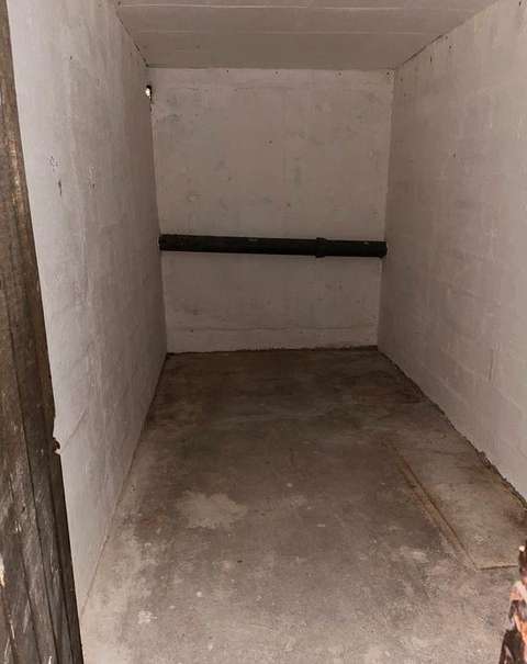 Cave sécurisée - box de stockage fermé -