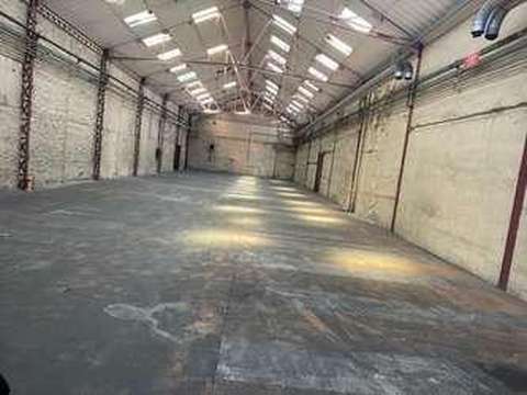 Costockage dans un hangar sécurisé et fermé -