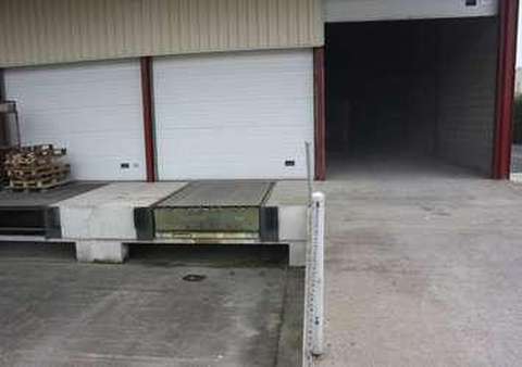 Garde meuble en costockage dans un hangar sécurisé