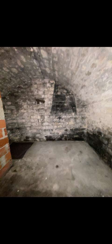 Cave Saine 10,47m2 Paris 9