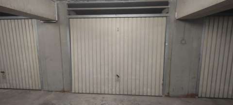 INTRA - Garage fermé sécurisé / Stationnement