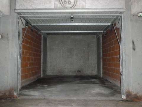INTRA - Garage fermé de 16m² sécurisé /
