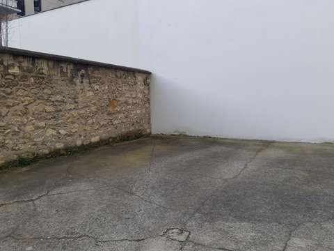 Place de parking sur cour protégée