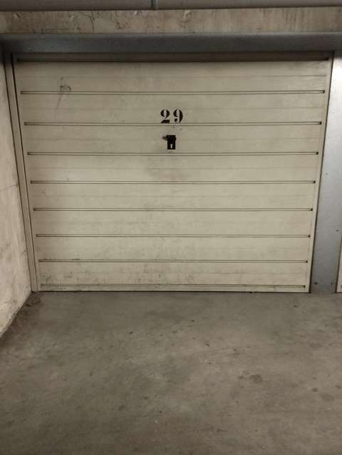 Garage sécurisé / Stationnement / Bron