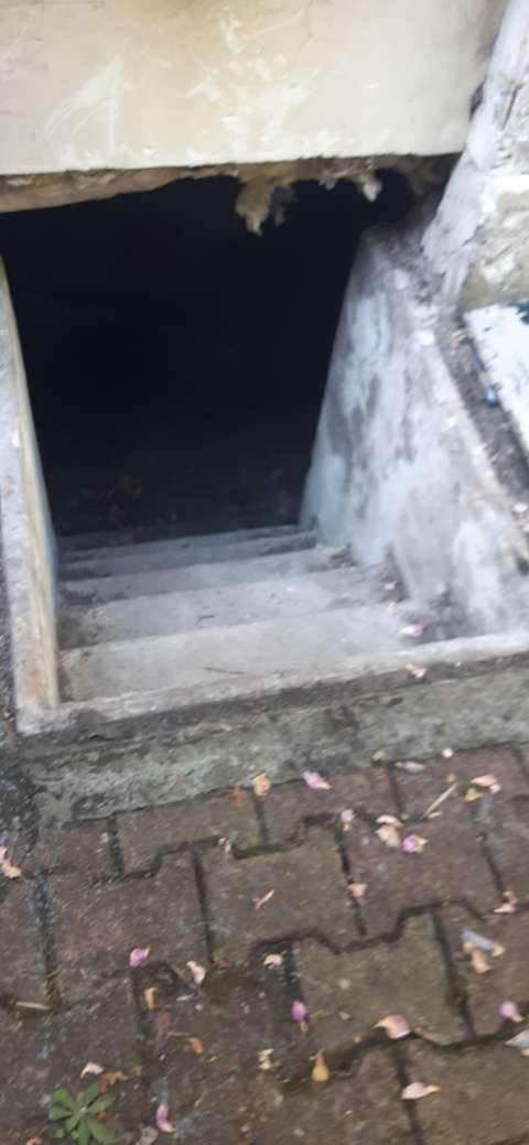 Cave avec entrée sécurisée