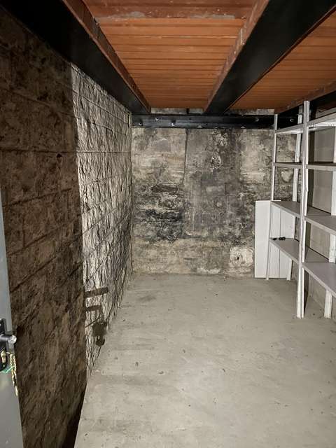 Cave dans un immeuble - 9m2 - Paris