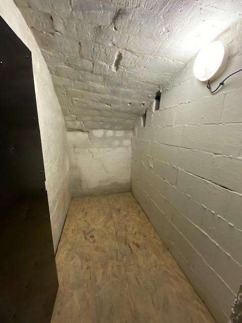 CAVE RUE DES VINAIGRIERS, PARIS XXXXX