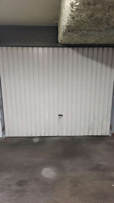 Garage à louer : stockage / stationnement
