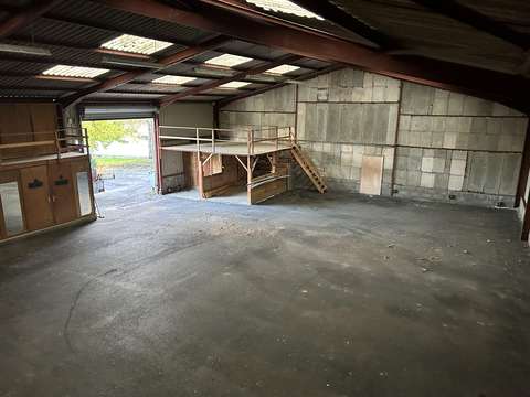 Grand garage entrepôt surface 320 m2