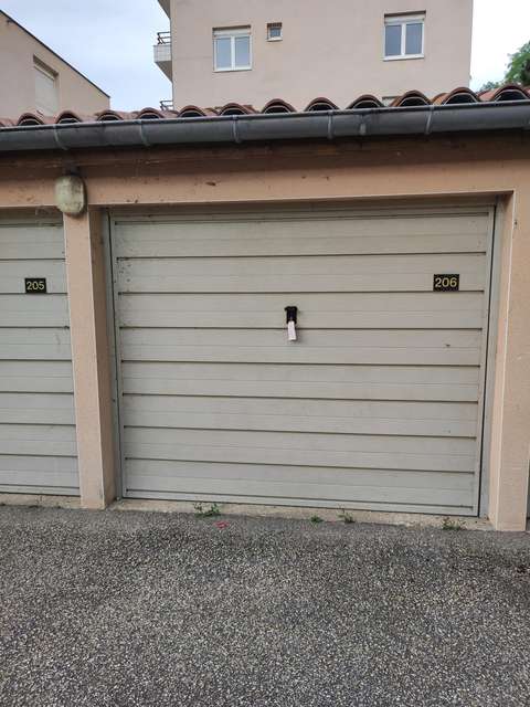 Garage fermé de 12m2