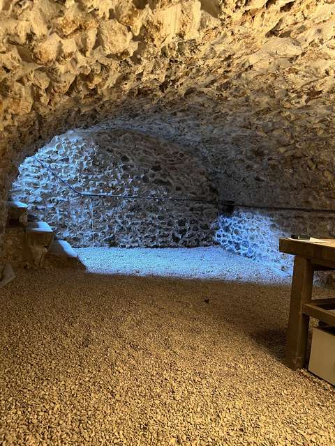 Cave sécurisée - 20m2 Mennecy Centre Ville