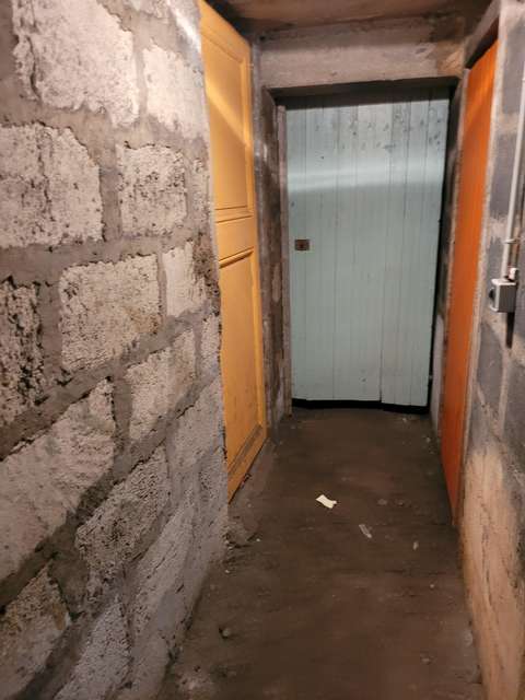 Cave en sous sol pour stockage