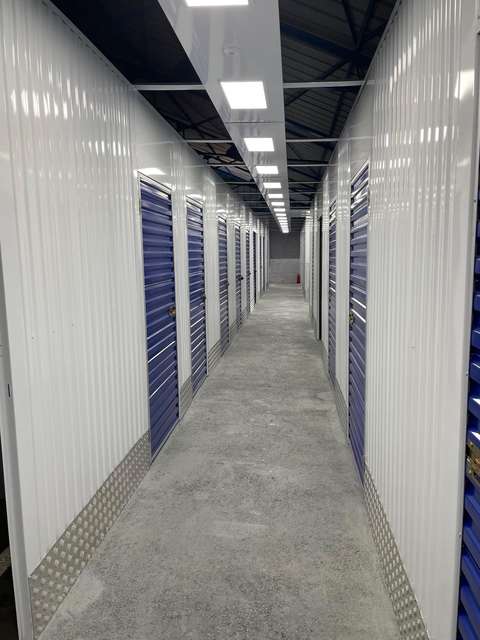 Box de stockage sécurise 5m2 (H2.70M 13 M3)
