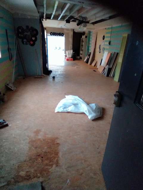 Loue local de 200 m2