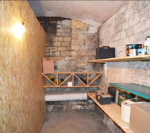 Cave sécurisée et aménagée - 10ème arrondissement