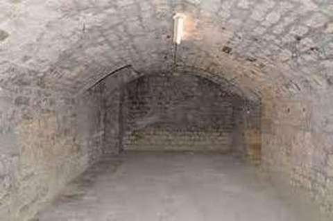 Loue cave de 24m2 paris 7eme