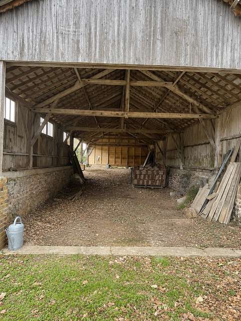 Petit hangar/grange