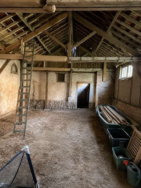 Garage couvert et fermé
