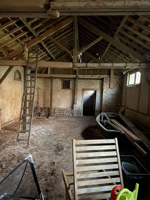 Garage couvert et fermé