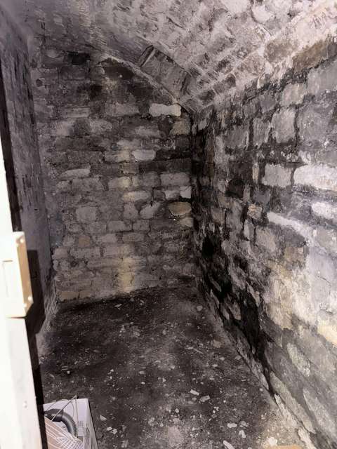 Cave a louer de 10m2 Paris XXXXX