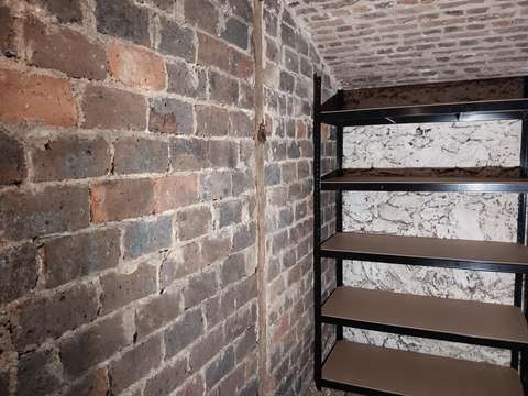 Box de stockage / cave sèche, saine et