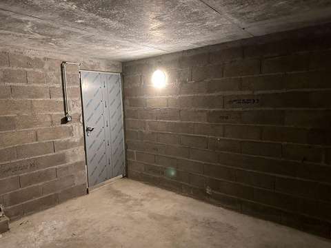 Box de stockage sécurisé - 9 M² -