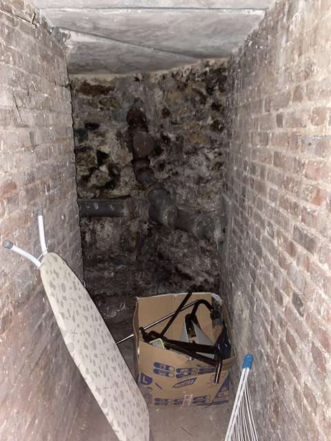 Cave avec porte des parties communes blindées