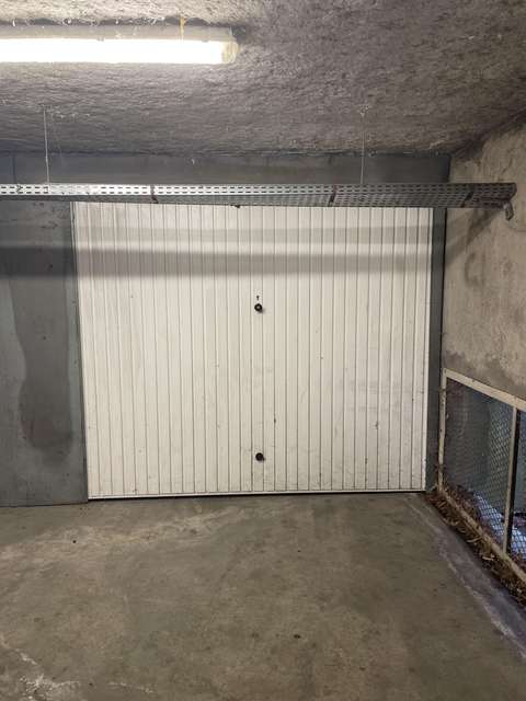 Garage/Box à louer de 12m²